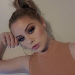 Meet your Posher, Deaundra